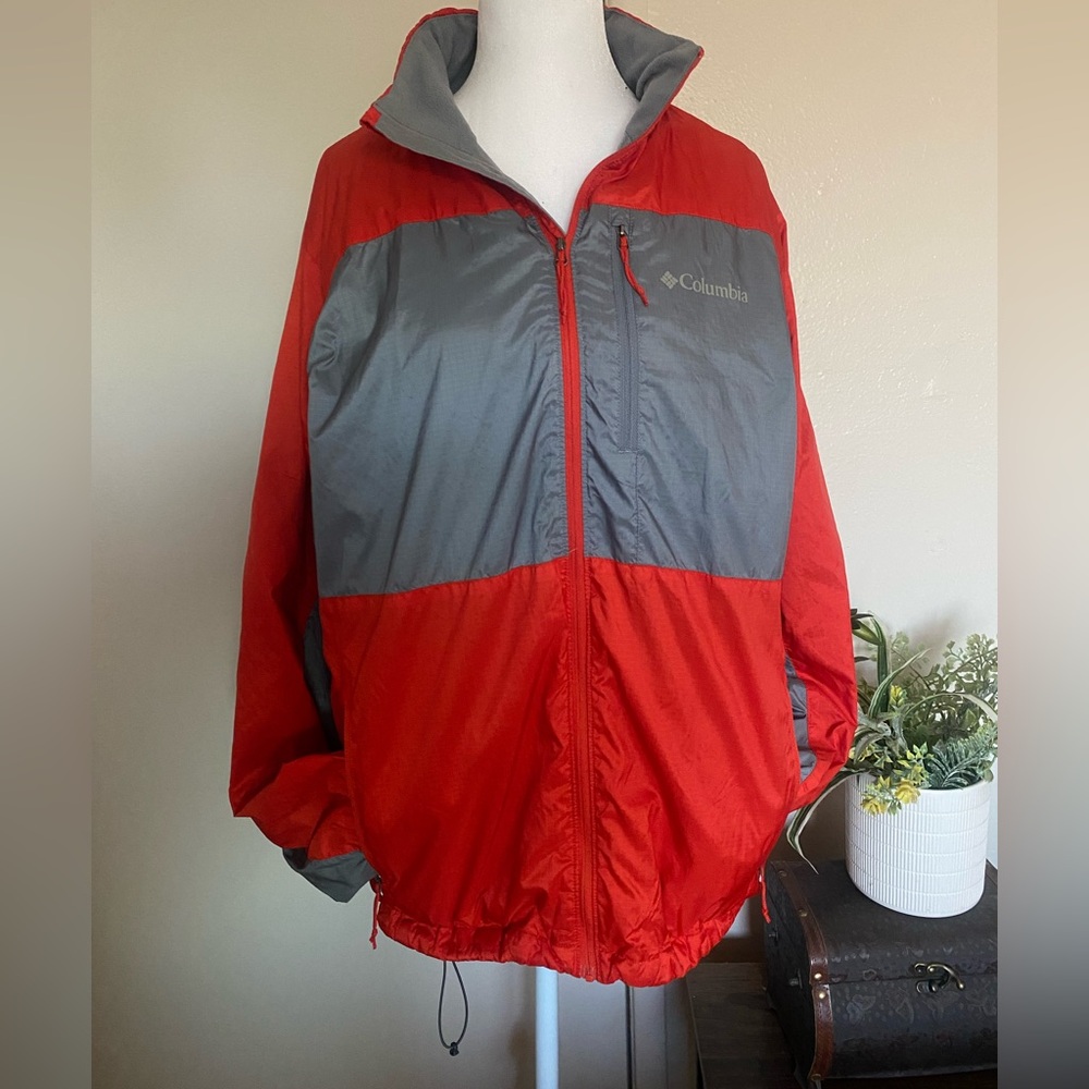 Columbia Men's Vibrant Red and Gray Windbreaker